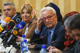 هیزم زیر آتش غیبت از میهمان!